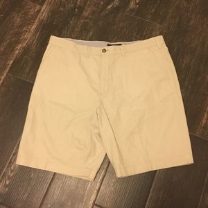 Tommy Hilfiger Khaki Classic Fit Shorts. Sz 40